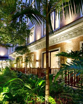 Hotel Thrive, A Tropical Courtyard