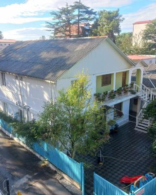 Guest house on Devyatnadtsataya