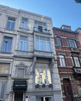 Hotel Satellite