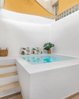 Urban Chic Oasis with AC, Private Pool and Wifi