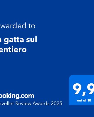 la gatta sul sentiero