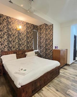 Saket Suites- Near Max Hospital