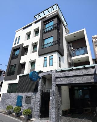 52 travelers home (with elevator)