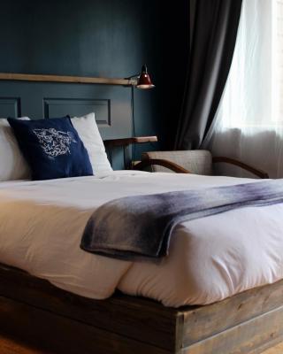 Salt Hotel & Pub