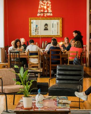 Living Lounge Hostel