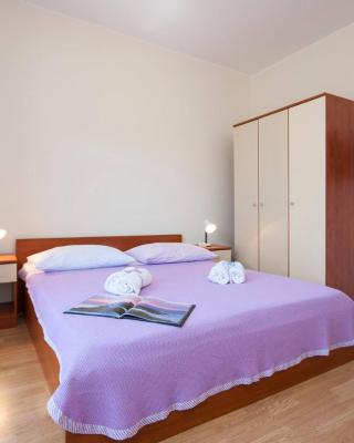 Family Apartments & Rooms Mikelin