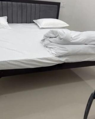 Kusum Home stay Near Ram Mandir Gate 200 -300 Meter , Near Hanuman gari Mandir, Jain mandir , railway station Goverment hosiptal , launch , Breakfast available, Free pick up Ayodhya dham railway station , airport pickup ,Ayodhya cant pickup