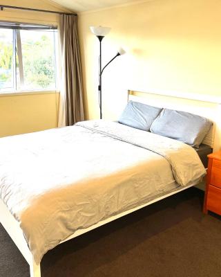 Cosy Retreat Near Mairangi Bay