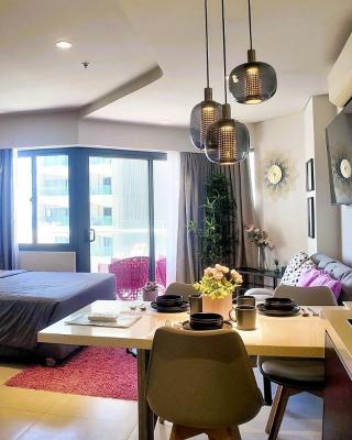 Dominiks pink dream Studio Balcony Ocean View Balcony Fast-Wifi at Tambuli Resort High Floor