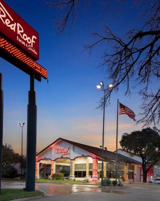 Red Roof Inn & Suites Irving - DFW Airport South