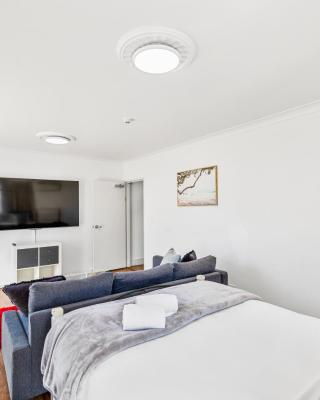 Caloundra Affordable Beachside Studio