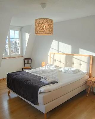 2 min vom Bahnhof, Stadt nah, Modern, bequem,