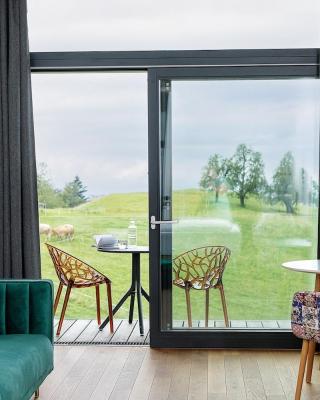 Design-Chalet mit Teilseeblick, Pool, Spa & Restaurant
