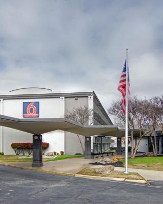 Motel 6 Mesquite, TX Town East
