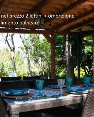 la casetta bamboo " 50 mt dal mare" incluso ombrellone e 2 lettini nello stabilimento