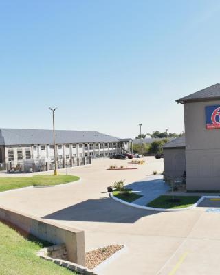 Studio 6 Suites Brenham, TX