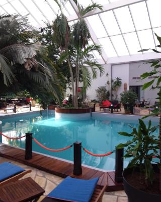 Tropical Hotel