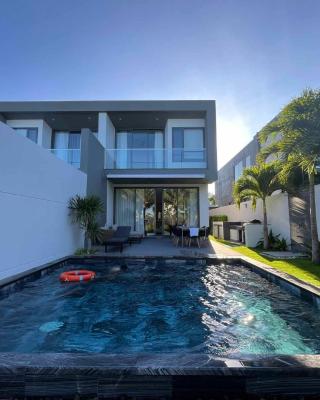 2-min to the private beach Sanctuary Villa Hotram-Melaleuca Breeze