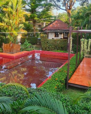 Red Moon Hideaway