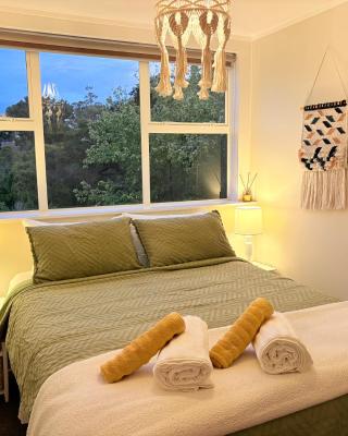 Spacious & Secluded Bush-View Suite in Kohimarama