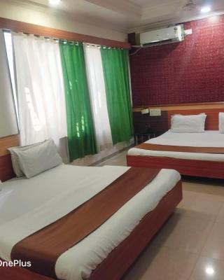 Hotel Om Park- Walkable distance from Temple