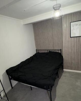 F&Z ROOM,next to Gloucester Royal Hospital 2 minutes walk away