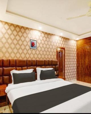 Hotel Premium Urban Silverkey - Best Rated Hotel in vrindavan- Ideal for Families