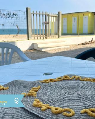 RS316 - Marcelli, bilocale in residence fronte mare pt
