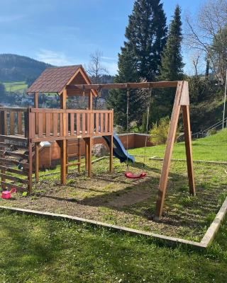 NATURVERLIEBT ideal für Familien direkt an Wanderwegen Sauna im Haus Spielzimmer Tiefgarage E-Ladestation