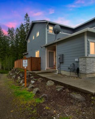Cozy Oasis in Port Orchard - Private 1BR Suite with Trails