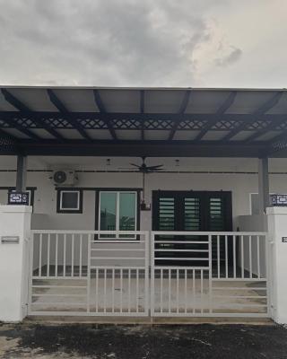 Aleesa Homestay