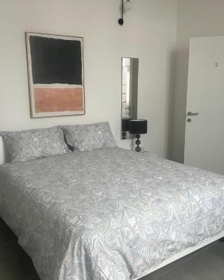 Entire House Near Valletta - 3 Double Bedrooms with Aircons - Perfect for Adults Families & Friend Groups - WiFI-Parking-Non-Sharing