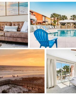 !! NEW !! 5min walk 2 Miramar Beach, Mins to Shopping, Steps to Pool, Patio and Yard, Dog Friendly, 1GB Wifi