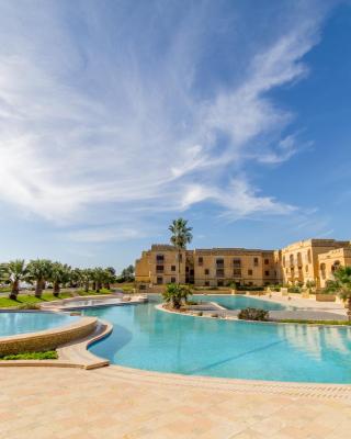 Luxury Stay with Jacuzzi, BBQ and Huge Pool