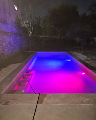Villa con piscina para 6 personas en camas y 2 Hamacas Ado 69