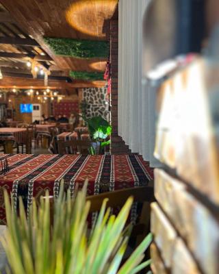 TE BUJTINA HOTEL- Cozy Stay with Traditional Breakfast Near Beach