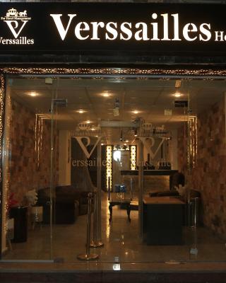 verssailles pyramids hotel