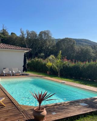 Magnifique villa récente entre mer et montagne située entre Ajaccio et Porticcio