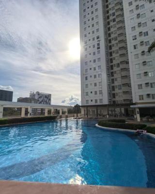 Private twin room for 2 with shared bathroom in boarding place - Cebu IT Park