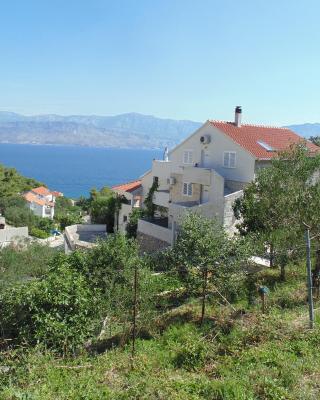 Apartments Postira Brač