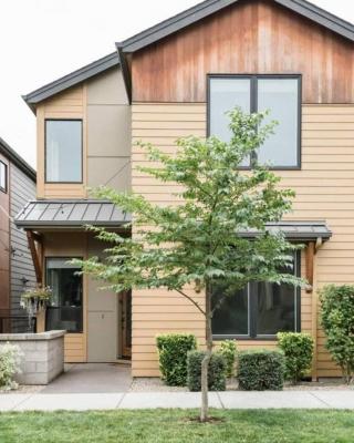 THE PENDLETON - Walkable - Arcade Loft - Modern- Light & Bright
