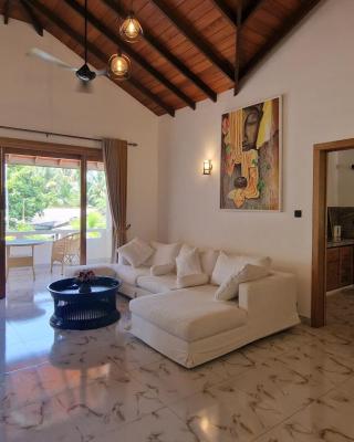 Sunny Villa