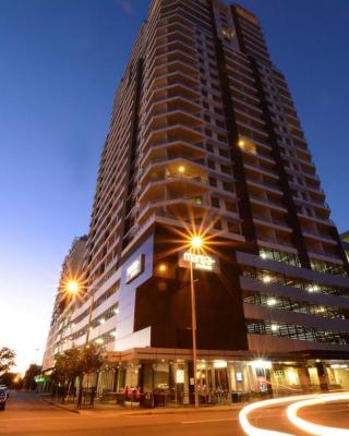 Pandanas Apt 2 (10th floor, Pool & City views)