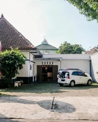 Super OYO 353 Loesje Guest House Syariah