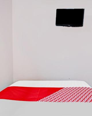 OYO 90234 Dhoho Family Guest House