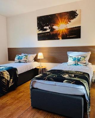 Workers Lodge für 4-14 Pers, Parkplatz, Wlan, Einzelbetten