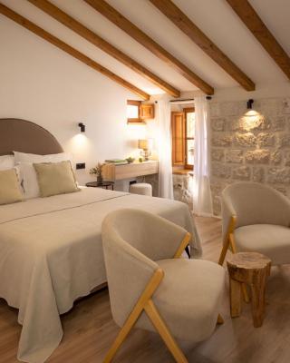 Old Town Olive luxury room for 3