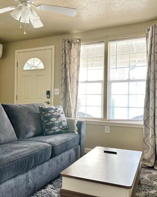 Near Downtown- Kitchen-washerdryer-parking