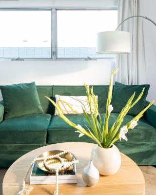 The Wesley by AvantStay Mid-Century Modern Oasis with Pool