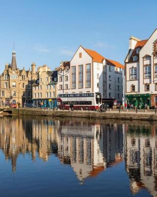 The Shore Modern Edinburgh 2 Bedroom Apartment